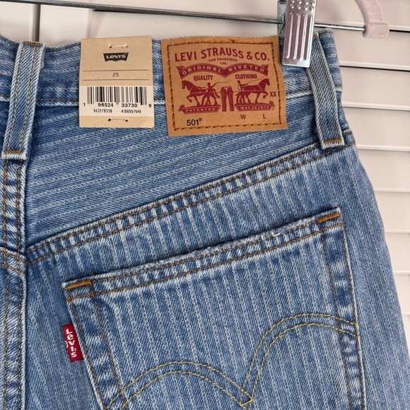 Levi's Striped 501 Original Denim Shorts High Rise Distressed Hem Size 25 NEW - Picture 4 of 6